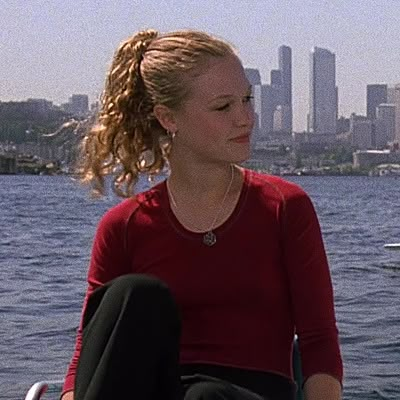 Kat Stratford Icon, Julia Stiles 90s, Kat Stanford, Patrick Verona, Kat Stratford, Luke Castellan, Julia Stiles, 10 Things I Hate About You, 90s Movies