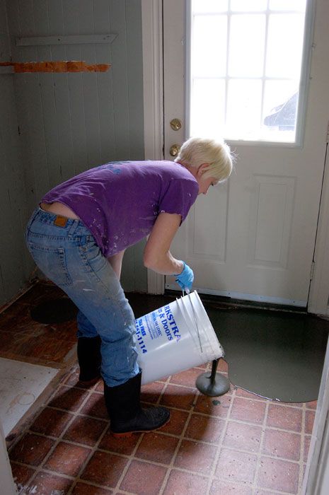 I was TERRIFIED to pour self levelling cement over my kitchen floor but after reading a ton about it online I did it. And it worked GREAT. Tutorial here. Concrete Over Tile Floor, Sement Idees, Cement Floor Diy, Self Leveling Floor, Concrete Floors Diy, Concrete Refinishing, Screed Floors, Leveling Floor, Bag Of Cement