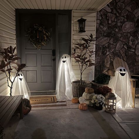 Easy Light Up Ghosts for Halloween Porch Decor - Crystel Montenegro Home Ghosts For Halloween, Halloween Porch Decor, Outdoor Planter Boxes, Halloween Porch Decorations, Fall Front Porch, Halloween Porch, Up Halloween, White Tulle, Themed Crafts