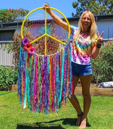 Flower Power Party, Hippie Birthday Party, 70s Party Theme, Supernatural Sam Winchester, Atrapasueños Diy, Hippie Crafts, Hippie Birthday, Tie Dye Party, Hippie Party