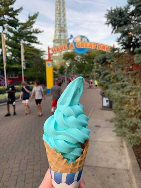 Blue Ice Cream Aesthetic, Kings Island Outfit, Kings Island Aesthetic, Beach Aesthetic House, Kawaii Deserts, Water Park Aesthetic, Dark Beach Aesthetic, Summer With Bestie, Ice Cream On The Beach