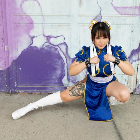 Round 1 - FIGHT! . . . . . . . . #chunli #chunlistreetfighter #chunlicosplay #cosplay #streetfighter Chun Li Halloween Costume, Chung Li Cosplay, Chun Li Makeup, Chun Li Photoshoot, Cheetara Costume, Pic Recreate, Chung Lee, Chung Li, Cosplaystyle Female