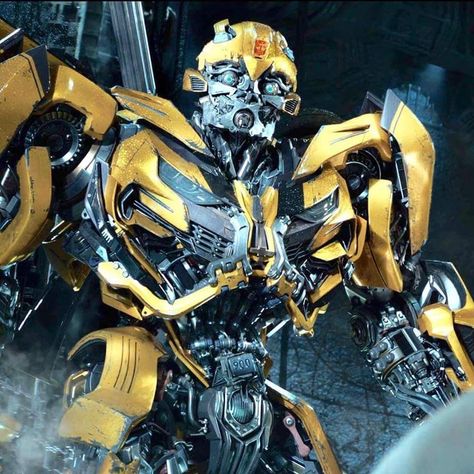 Bayverse Bumblebee, Transformers Bayverse, Optimus Prime Wallpaper Transformers, Optimus Prime Wallpaper, Characters From Movies, Bumblebee Transformers, Transformers Megatron, Transformers Masterpiece, Transformers 4