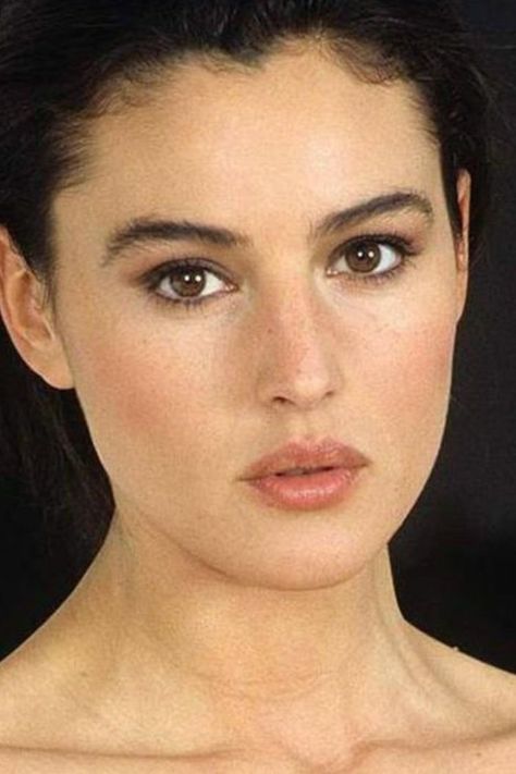 Monica Bellucci Makeup, Monica Belluci Style, 90s Makeup Look, Vincent Cassel, Italian Actress, Nose Job, Monica Bellucci, Beauty Icons, Brown Eyes