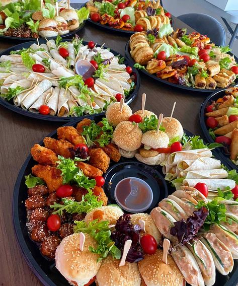 Make 25 platters, only gets a picture... - The Savoury Mama Party Snacks Platters, American Food Platter, Outdoor Party Food Platters, Food For Parties Birthday, Savoury High Tea Food, Savoury Finger Food Platters, Bring A Platter Party, Platter Ideas Savoury, Savoury Food Platters