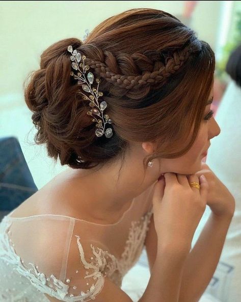 Hairstyles Juda, 40 Hairstyles, Easy Party Hairstyles, Hair Style On Saree, Hair Wedding Styles, Hairstyles Design, Hair Style Vedio, Engagement Hairstyles, Long Hair Wedding