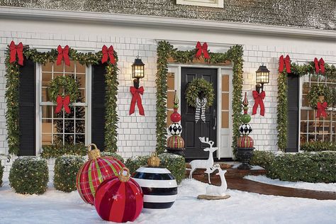 Take Christmas porch decorations to a new level of holly jolly: 15 ways to use cordless greenery, lights, planters, and more, all from Grandin Road. Christmas Decoration House Outdoor, Christmas Decor Garden, Christmas Garden Ideas, Christmas Decorations Garden, Christmas Garden Decor, Christmas Decoration Outdoor, Best Outdoor Christmas Decorations, Garden Christmas Decor, Christmas Outdoor Decorations