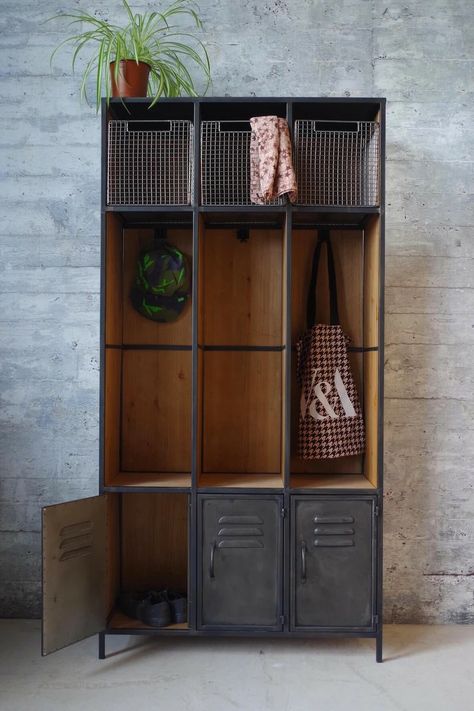 Industrial Locker Room, Industrial Diy Decoration Ideas, Industrial Diy Decoration, Diy Industrial Home Decor, Industrial Bedroom Furniture, Industrial Lockers, Industrial Decor Bedroom, Industrial Design Ideas, Solid Wood Bedroom Furniture