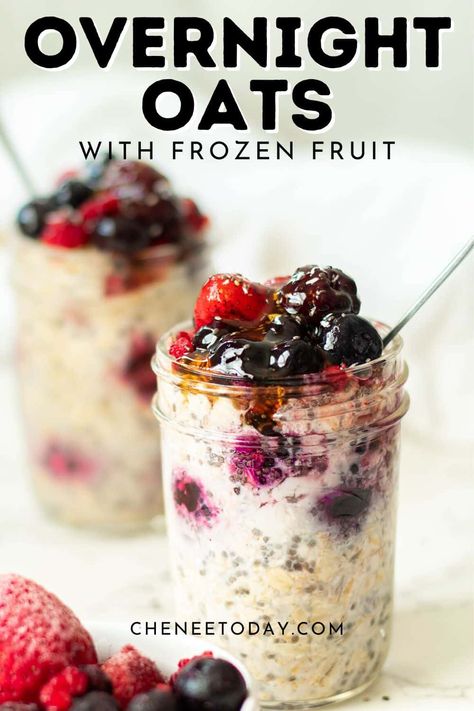 Blueberry Overnight Oats With Greek Yogurt, Yogurt Oats Overnight, Overnight Oats With Fruit And Yogurt, Overnight Oats Frozen Blueberries, Berry Chia Overnight Oats, Oatmeal With Frozen Berries, Frozen Fruit Recipes Breakfast, Mixed Fruit Overnight Oats, Overnight Oats Frozen Berries