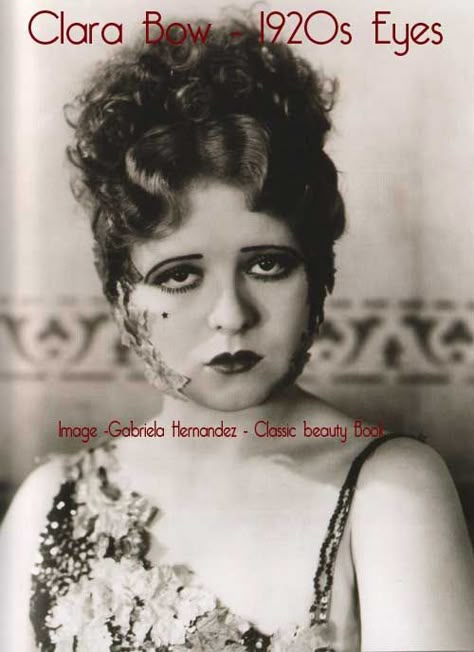 Clara-Bow---1920s-eye-makeup-look 1940s Cabaret, 20s Makeup, 20s Aesthetic, 1920s Makeup, Mary Astor, Drag Make-up, Clara Bow, Beauty Mark, Vintage Makeup