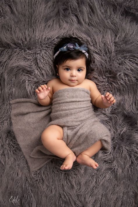 Cute Baby Girl Photoshoots, 4 Month Baby Girl Photoshooting Ideas, 3 Month Baby Girl Photoshooting Ideas, Baby Shoot 6 Months, Baby Girl Photoshooting Ideas At Home, Baby Girl Shoot Ideas, Baby Girl Photoshooting At Home, Baby 2 Months Photography, Baby 4 Months Photography