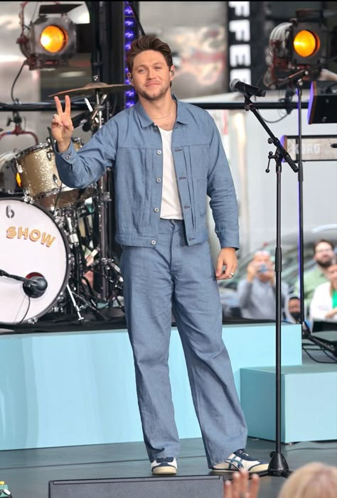 Niall Horan Outfits Concert, Niall Horan Tour Outfits, Niall Horan Full Body Picture, Niall Horan Concert Outfit Ideas 2024, Niall Horan The Show Outfit Ideas, Niall Horan Outfits Inspiration, Niall Horan The Show, Niall Horan Inspired Outfits, Niall Horan Concert Outfit Ideas