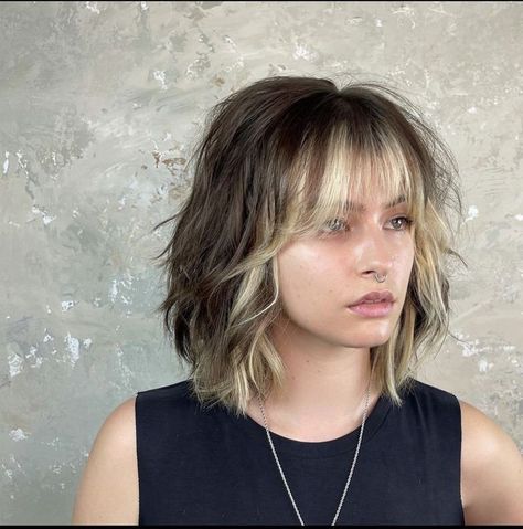 Hot Goth Hairstyles, Haircut Ideas Collar Bone Length, Shag Short Hair With Bangs, Brunette Balayage Hair Bob Straight, Money Piece With Short Hair, Shaggy Above Shoulder Hair, Edgy Womens Hair, Short Hair Bangs Heart Face, Short Hair Color Ideas Brown