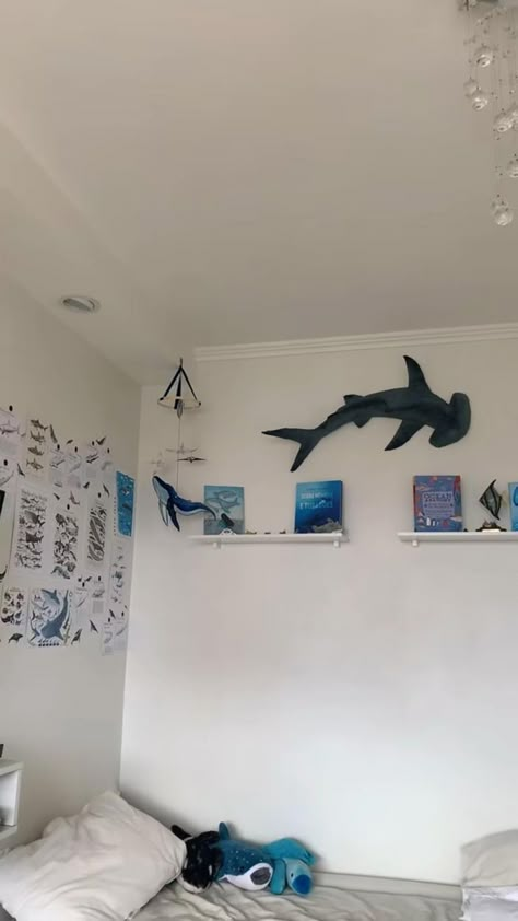 Diy Shark Room Decor, Ocean Decor Aesthetic, Room Ideas Summer Vibes, Cool Things To Put On Your Wall, Ocean Room Aesthetic Ideas, Aquarium Bedroom Aesthetic, Ocean Aesthetic Room Decor, Marine Room Decor, Sea Bedroom Aesthetic