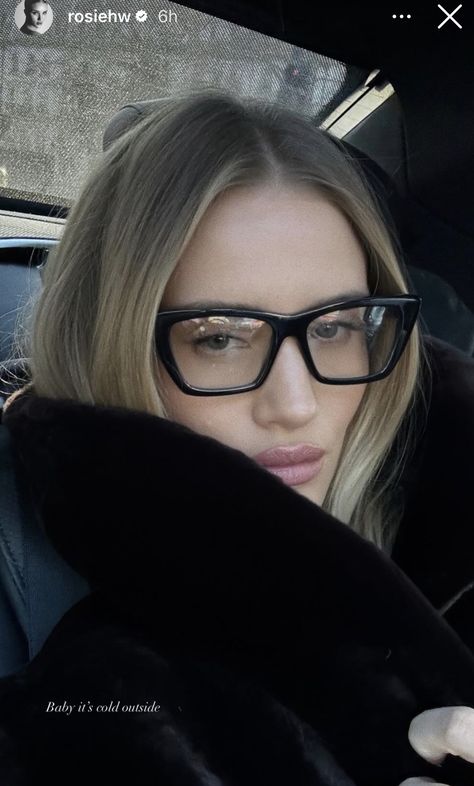 Rosie Huntington Whiteley Style, Glasses Outfit, Cat Glasses, Huntington Whiteley, Rosie Huntington Whiteley, Minimal Chic, Cat Eye Glasses, Womens Glasses, Dolce & Gabbana