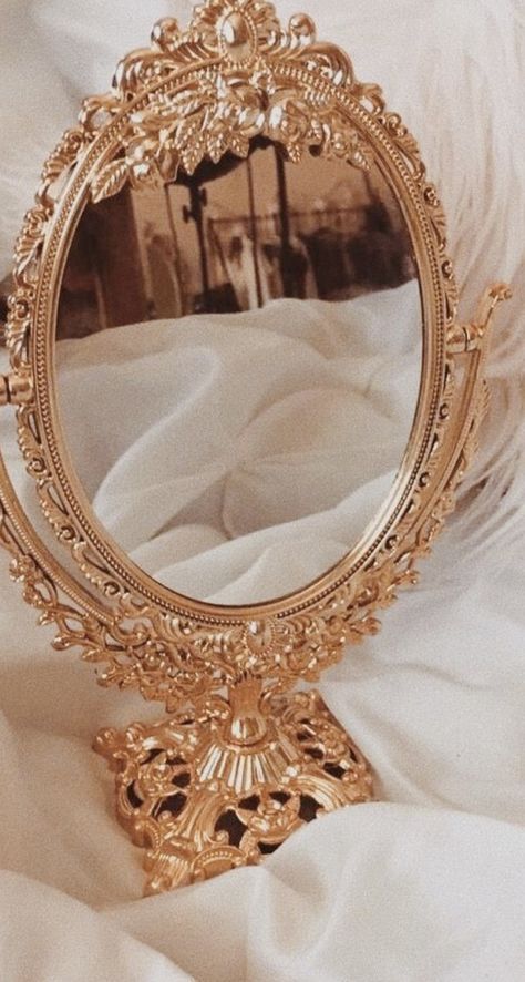 Golden Aesthetic, Hour Aesthetic, Fancy Mirrors, Mirror Luxury, Royal Core, Aesthetic Objects, Aesthetic Mirror, Royal Aesthetic, Luxury Background