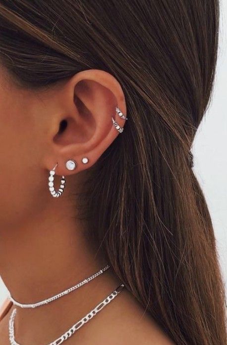 Ear Piercing Combinations, Minimalist Ear Piercings, Unique Ear Piercings, Ear Tattoo Ideas, Cool Ear Piercings, Pretty Ear Piercings, Cute Ear Piercings, Pretty Jewelry Necklaces, Cute Piercings