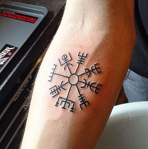 Vegvisir Tattoo, Norse Tattoo, Nordic Tattoo, Viking Tattoos, Compass Tattoo, A Tattoo, Runes, Tattoo Design, Compass