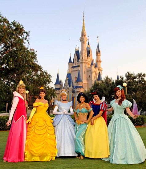 Disney World Princess, Characters Cosplay, Disneyland Characters, Disneyland Princess, The Disney Princesses, Circus Characters, Cinderella's Castle, Disney World Characters, Disney Face Characters