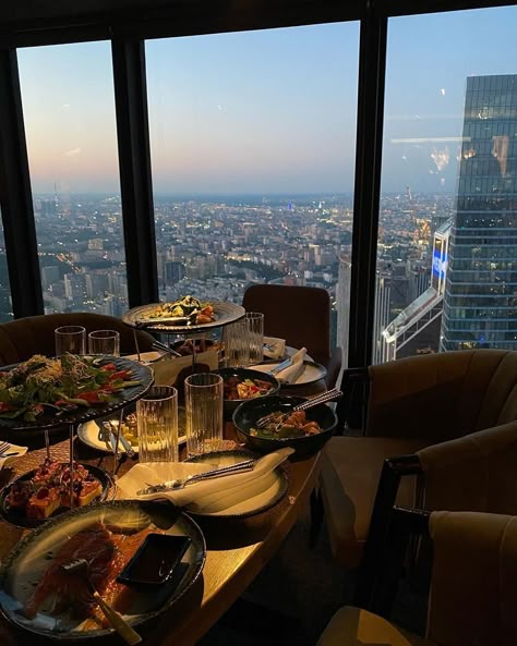 Russian Lifestyle Aesthetic, Rich Restaurant Aesthetic, Penthouse Restaurant, Rich Restaurant, Restaurant Aesthetic Food, Russian Luxury, Moscow Restaurant, Penthouse View, Moscow Travel