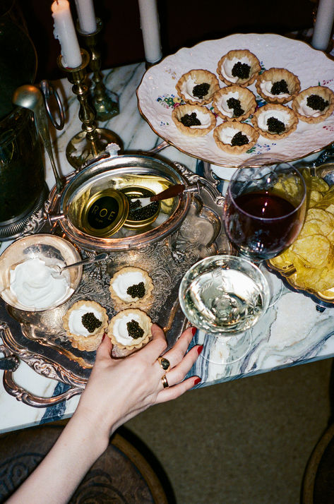 Exclusive Dinner Party, Sopranos Dinner Party, Caviar Party Ideas, Old Hollywood Dinner Party, Hosting Party Food, After Party Mess, Elegant Party Aesthetic, Elegant Party Food, Nye Food Ideas