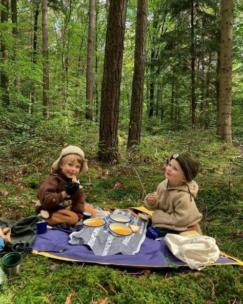 Camping With Kids Aesthetic, Cooking With Kids Aesthetic, Nature Childhood, Premade Camping Meals, Ultralight Hiking Gear, Packing For Camping, Kids Camping Activities, Forest Playground, Trailer Cabin