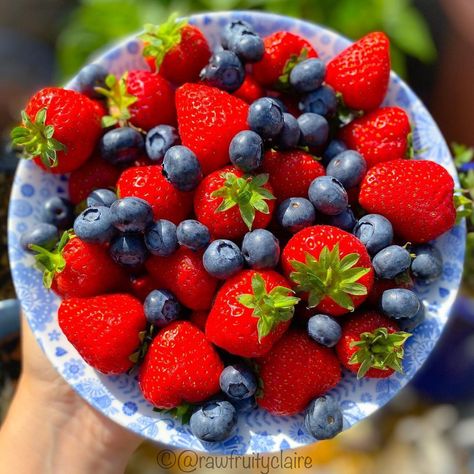 Tess Core, Fruits Platter, Blueberry Aesthetic, Blueberry And Strawberry, Blueberries And Strawberries, Strawberries And Blueberries, Japanese Houses, Blue Berries, Winter Arc