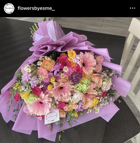 High School Graduation Flowers Bouquet, Bright Color Bouquet, Bouquet For Mom Birthday, Ramos Aesthetic, Colorful Flowers Bouquet, Mixed Flower Bouquet, Colorful Flower Bouquet, Birthday Flowers Bouquet, Luxury Flower Bouquets