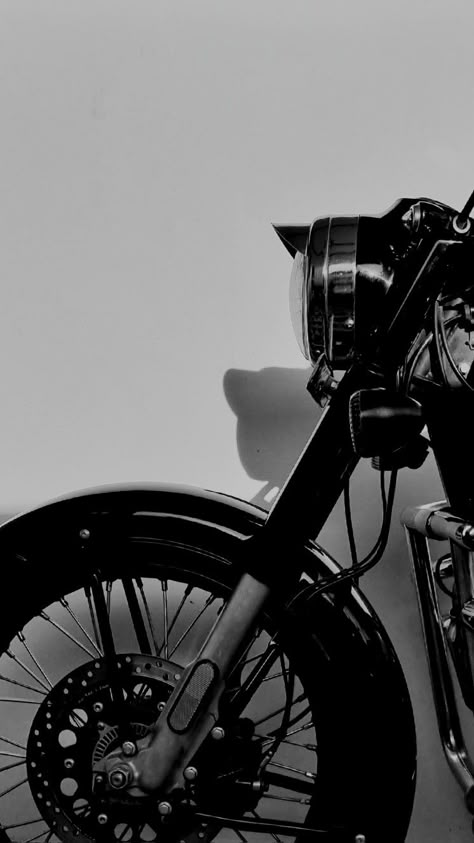 Royal Enfield Aesthetic Wallpaper, Black Bullet Royal Enfield, Bullet Wallpaper Royal Enfield, Royal Enfield Black Wallpaper, Royal Enfield Aesthetic, Royal Enfield Hd Wallpapers, Bullet 350, Classic 350 Royal Enfield, Old Bullet