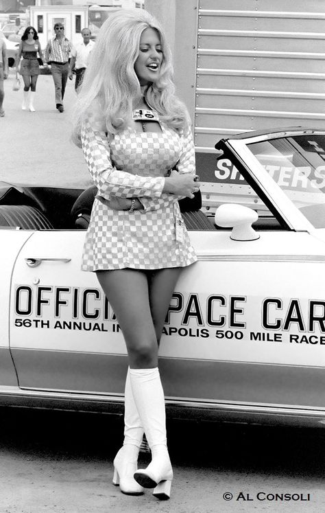 Linda Vaughn, Fashion Fotografie, Cars 4, Racing Girl, Grid Girls, Gogo Boots, Retro Mode, Lamborghini Gallardo, 1960s Fashion