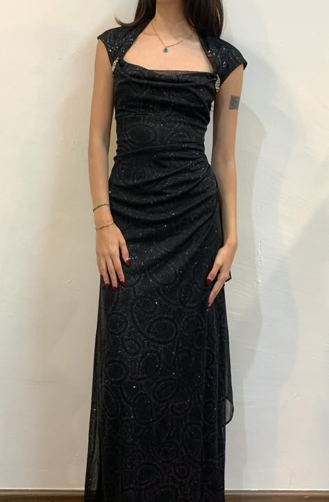 Prom Dresses 2025 Black, Unique Grad Dresses Vintage, Glittery Black Prom Dress, Black Long Formal Dress, Mazzy Star Prom Dress, Formal Dresses With Jackets, Black Dresses Aesthetic, Classy Gowns Elegant, Midsize Prom Dress