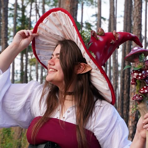 Mushroom Witch Cosplay, Ren Faire Mushroom Hat, Mushroom Witch Outfit, Brown Mushroom Hat, Mushroom Witch Costume, Mushroom Costume Women, Mushroom Staff, Witch Ren Faire, Mushroom Fairy Costume