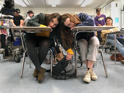 Romantising School, Beanie Feldstein, High School Dream, High School Aesthetic, School Aesthetics, Kaitlyn Dever, School Vibe, Billie Lourd, Romanticising School