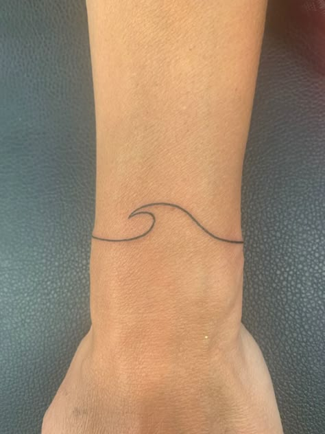 Wave Line Tattoo, Beach Tats, Tattoo Date, Wave Tattoo Wrist, Tricep Tattoo, Line Tattoo Arm, Tattoos Minimal, Tricep Tattoos, Tattoo Font For Men