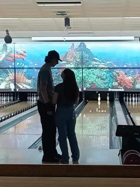 Couple First Date Astetic, Couple Bowling Aesthetic, Date Asthetic Picture, Couple Date Pics, Bowling Date Aesthetic, Double Date Aesthetic, Cute Date Aesthetic, First Date Aesthetic, Couple Bowling