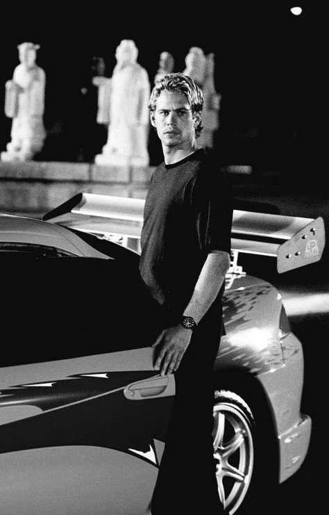 Paul Walker Black And White, Brian O'conner Wallpaper, Bryan Oconer, Paul Walker 90s, Brain O Conner, Paul Walker Poster, Biggie And Tupac, Cristiano Ronaldo Young, Fast And Furious Actors