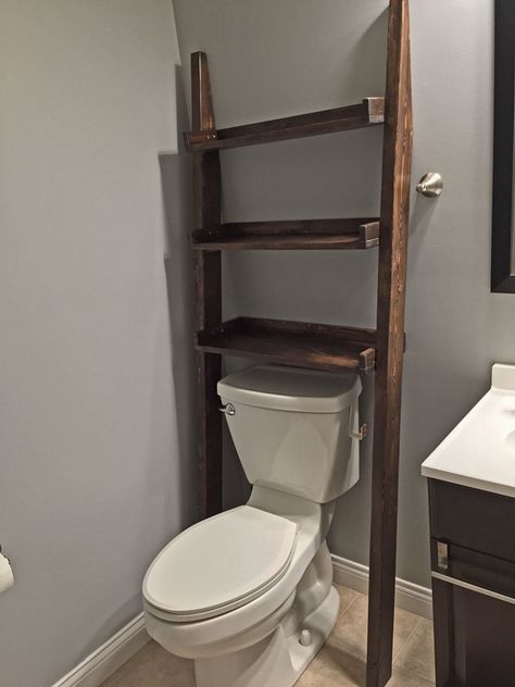 Small Apartment Bathroom Storage, Bathroom Ladder Shelf, Diy Ladder Shelf, Easy Home Decor Diy, Bathroom Ikea, Over The Toilet Ladder, Ladder Shelf Diy, Bathroom Ladder, Paintings For Home Decor