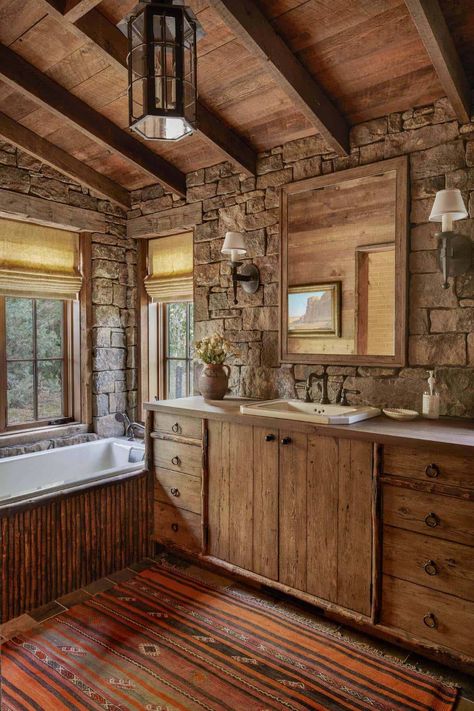 60 Most Popular Bathrooms Featured on One Kindesign for 2019 Log Home Bathrooms, French Country Rustic, Cabin Bathroom, Cabin Bathrooms, Rustic French Country, Rustic Bathroom Designs, Guest Cabin, Rustic Bathroom Decor, Country Bathroom