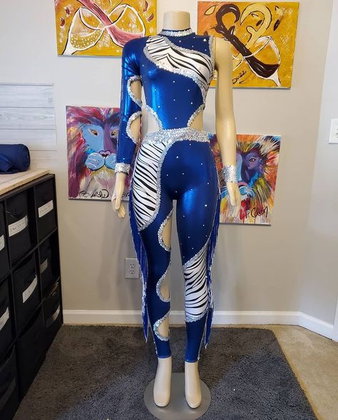 Diamonds Outfit, Dance Team Clothes, Majorette Dance Uniforms, Majorette Costumes, Majorette Outfits, Dance Performance Outfits, Dancing Dolls Bring It, Majorette Dance, Majorette Uniforms