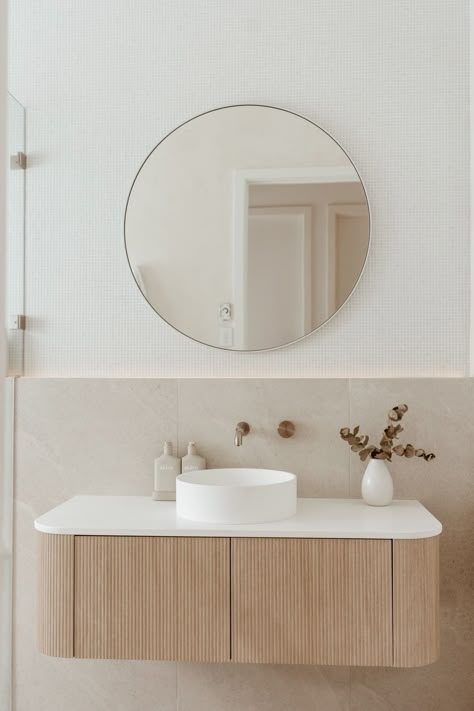 White Bathroom Wooden Vanity, Ensuite Bathroom Ideas Colour, White Bathroom Timber Vanity, Coastal Ensuite Bathroom, Natural Colour Bathroom, Oak And White Bathroom, White And Natural Bathroom, Neutral Minimalist Bathroom, V Groove Bathroom