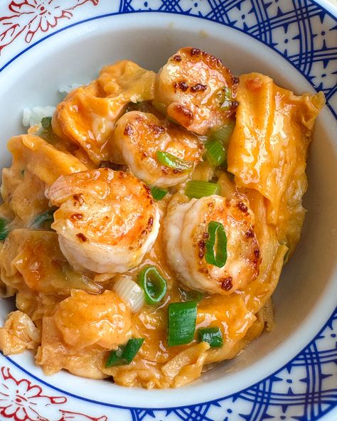 Cantonese Silky Scrambled Eggs Curry Scrambled Eggs, Cantonese Scrambled Eggs, Chinese Egg Recipes, Shrimp And Eggs Recipes, Japanese Curry Sauce, Japanese Chicken Katsu, Scrambled Egg Recipes, Shrimp Eggs, Asian Seafood