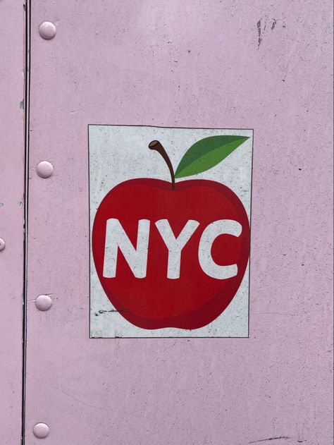 insta - jessiemaefaulkner <3 the big apple, new york aesthetic nyc Big Apple New York, The Big Apple New York, I Heart Nyc, New York September, I Heart New York, Nyc Poster, Pink New York, Phone Wallpaper Theme, Nyc Print