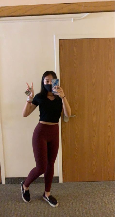 Maroon Workout Outfit, Maroon Gym Outfit, Maroon Lululemon Leggings Outfit, How To Style Maroon Leggings, Red Merlot Lululemon Outfit, Dark Red Leggings Outfit, Burgundy Leggings Outfit Workout, How To Style Burgundy Leggings, Burgandy Legging Outfits