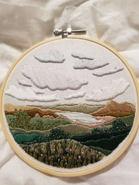 Large Embroidery Hoop Ideas, Embroidered Painting, Embroidery Landscape, Peacock Embroidery Designs, Landscape Embroidery, Peacock Embroidery, Diy Embroidery Patterns, Hand Embroidery Projects, Creative Embroidery