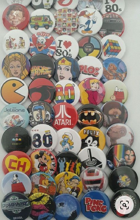 Backpack With Pins, Badge Maker, Bag Pins, Backpack Decoration, Diy Crafts To Do, Badge Design, Button Badge, Cool Pins, Metal Pins