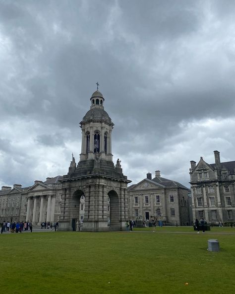 trinity college library, aka the love of my life 🤎 guys we booked the book of kells visit and i fully forgot that the old library was included in the visit until i went upstairs after seeing the book of kells. i turned at the top of the stairs and the old library was right there, looking exactly as it looks in the pictures all over my pinterest. i genuinely teared up and had to look away to prepare myself before being able to look again (yes i’m extremely dramatic). but this was all of my dr... Trinity College Library, The Book Of Kells, My Dreams Come True, Top Of The Stairs, Old Library, College Library, Book Of Kells, Trinity College, The Visit