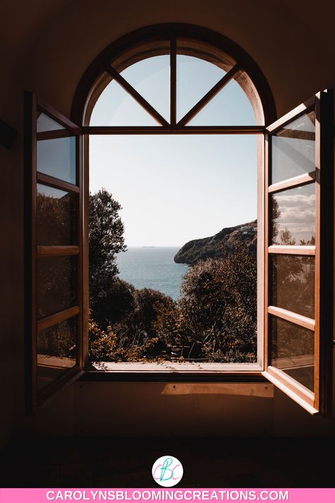 Modern Bauhaus, Window Photography, Ocean Landscape, Window Replacement, Wood Chandelier, Foto Tips, Double Glazed Window, Bedroom Windows, Arched Windows