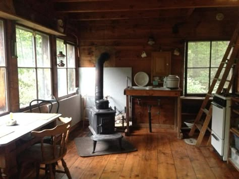 Off-Grid Pioneer Cabin in Vermont from 1900 Off Grid Cabin Interior, Cabin Homestead, Pioneer Cabin, Vermont Cabin, Northwoods Cabin, One Room Cabin, Primitive Houses, Off Grid Home, Spend Time In Nature