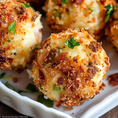 Loaded Mashed Potato Balls Loaded Mashed Potato Cakes, Crispy Mashed Potato Balls, Loaded Potato Balls Recipe, Individual Mashed Potatoes, Mashed Potato Croquettes, Irish Potato Balls, Boiled Potatoes With Meatballs And Cheese, Loaded Mashed Potato Bites, Mashed Potato Leftover Recipes