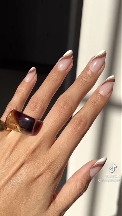 Nail Designs Light Brown, Light Brown Nails With Design, Brown Wave Nails, Light Brown And White Nails, Nails Waves Design, Light Brown Nail Designs, Light Brown Nude Nails, Nail Wave Design, Light Brown Nails Design